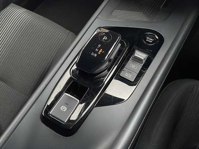 日産 ノート X FOUR 青森県 2023(令5)年 6.6万km ダークメタルグレー ・4WD/・純正ナビ/・全方位カメラ/・フルセグ/・Bluetooth/・横滑り防止/・衝突被害軽減ブレーキ/・レーンキープアシスト/・レーダークルーズコントロール/・オートライト/・オートマチックハイビーム/・LEDヘットライト/・プッシュスタート/・スマートキー/・スペアキー１本/・デジタルインナーミラー/・電動格納ウィンカーミラー/・シートヒーター/・ハンドルヒーター（前席）/・置くだけ充電/・純正フロアマット