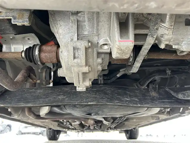 日産 ノート X FOUR 滋賀県 2023(令5)年 6.7万km ダークメタルグレー 4WD/純正メーカーナビ/（AM/FM/フルセグ/Bluetooth/USB/HDMI）/アラウンドビューモニター/ハンドル支援/ブラインドスポットモニター/ビルトインETC/コーナーセンサー/ブレーキホールド/横滑り防止/衝突被害軽減ブレーキ/レーダークルーズコントロール/オートライト/オートマチックハイビーム/プッシュスタート/スマートキー/スペアキー１本/デジタルインナーミラー/電動格納ウィンカーミラー/シートヒーター/ステアリングヒーター/ステアリングスイッチ/置くだけ充電/純正フロアマット/革巻きステアリング/電子パーキング