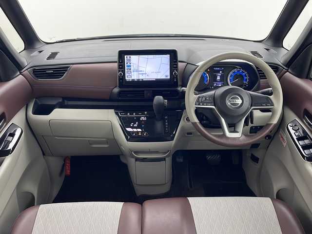 日産 ルークス オーテック 秋田県 2021(令3)年 5.8万km フローズンバニラパール 4WD/エマージェンシーブレーキ　/純正SDナビ　/　　CD/DVD/BT/フルセグTV/アラウンドビューモニター　/両側パワースライドドア　/オートライト　/ハーフレザーシート　/前席シートヒーター　/純正AUTECH14インチアルミホイール　/アイドリングストップ/前後コーナーセンサー/ステアリングスイッチ/スマートキー