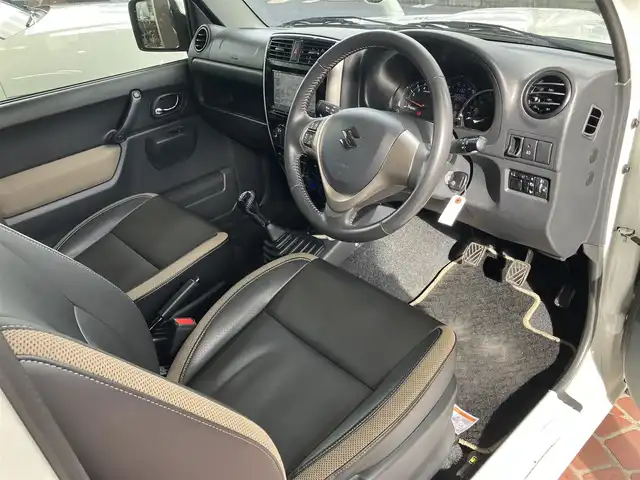 スズキ ジムニー ランドベンチャー 神奈川県 2018(平30)年 2.7万km パールホワイト 1オーナー/社外SDナビ(CN-RA04D)/バックカメラ/レザーシート/運転席シートヒーター/carrozerriaサブウーファー/前後ドライブレコーダー/社外LEDヘッドライト/背面タイヤハードカバー