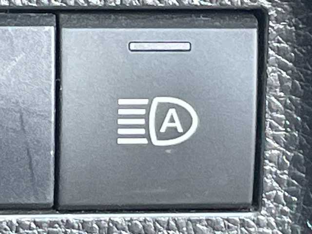 トヨタ ＲＡＶ４ ハイブリッドX 茨城県 2020(令2)年 5.6万km アティチュードブラックマイカ 純正ディスプレイオーディオ　/-BT/AM/FM/TV/衝突軽減システム　/コーナーセンサー前後　/ＬＥＤヘッドライト　/ワンオーナー　/クルーズコントロール　/スマートキー　/純正アルミホイール　/アイドリングストップ　/ＵＳＢソケット/純正フロアマット