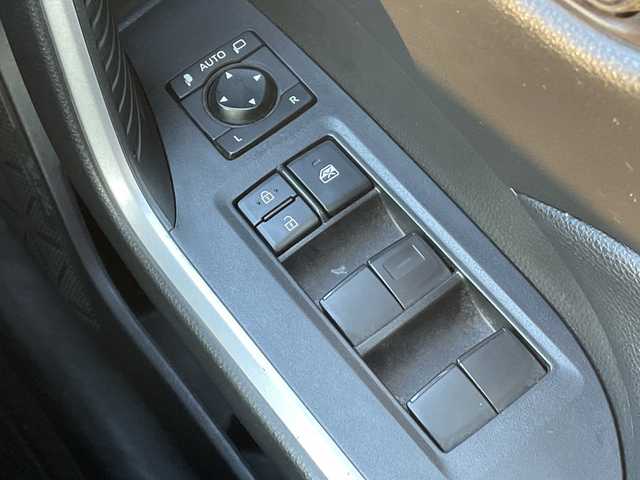 トヨタ ＲＡＶ４ ハイブリッドX 茨城県 2020(令2)年 5.6万km アティチュードブラックマイカ 純正ディスプレイオーディオ　/-BT/AM/FM/TV/衝突軽減システム　/コーナーセンサー前後　/ＬＥＤヘッドライト　/ワンオーナー　/クルーズコントロール　/スマートキー　/純正アルミホイール　/アイドリングストップ　/ＵＳＢソケット/純正フロアマット