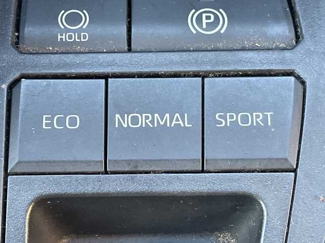 トヨタ ＲＡＶ４ ハイブリッドX 茨城県 2020(令2)年 5.6万km アティチュードブラックマイカ 純正ディスプレイオーディオ　/-BT/AM/FM/TV/衝突軽減システム　/コーナーセンサー前後　/ＬＥＤヘッドライト　/ワンオーナー　/クルーズコントロール　/スマートキー　/純正アルミホイール　/アイドリングストップ　/ＵＳＢソケット/純正フロアマット