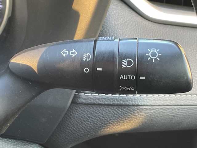 トヨタ ＲＡＶ４ ハイブリッドX 茨城県 2020(令2)年 5.6万km アティチュードブラックマイカ 純正ディスプレイオーディオ　/-BT/AM/FM/TV/衝突軽減システム　/コーナーセンサー前後　/ＬＥＤヘッドライト　/ワンオーナー　/クルーズコントロール　/スマートキー　/純正アルミホイール　/アイドリングストップ　/ＵＳＢソケット/純正フロアマット