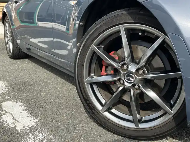 マツダ ロードスター ＲＦ VS 三重県 2019(令1)年 2.2万km ポリメタルグレーM バーガンディセレクション/社外サブウーハー(ダイナクエスト)/電動オープン/社外マフラー(柿本改)/BOSEサウンド/アンテナ(オートエグゼ)/♪i-ACTIVSENSE/ ・スマートシティブレーキサポート/ ・車線逸脱警報システム/ ・ブラインドスポットモニタリング/ ・交通標識認識システム/ ・ドライバーアテンションアラート/ ・リアクロストラフィックアラート/ ・ハイビームコントロールシステム/♪純正ナビ/ ・フルセグ・Bluetooth/ ・CD/DVD再生・USB・AUX/♪バックカメラ/♪クルーズコントロール/♪赤革シート/♪D/N席シートヒーター/♪スマートキー×2/♪プッシュスタート/♪純正17インチAW/♪LEDヘッドライト/♪オートライト/♪オートワイパー/♪アイドリングストップ/♪革巻きステアリング/♪ステアリングスイッチ/♪パドルシフト/♪ビルトインETC/♪横滑り防止機能/♪電動格納ミラー/♪フロアマット/♪ダブル/サイドエアバッグ