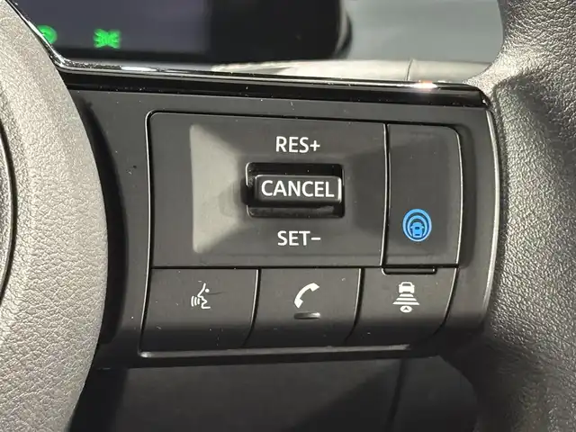 日産 ノート X 愛知県 2023(令5)年 4.3万km ダークメタルグレー 純正９インチナビ　/(FM/AM/フルセグTV/USB/Bluetooth/CarPlay/HDMI)/アラウンドビューモニター　/プロパイロット　/衝突軽減ブレーキ　/ビルトインＥＴＣ２．０　/ワイヤレス充電　/デジタルインナーミラー　/ソナー　/車線逸脱警報　/ハンドル支援/ブラインドスポットモニター　/アクセサリーソケット/ＵＳＢ接続　/ＳＯＳ機能/電動パーキングブレーキ/オートブレーキホールド機能/ISOFIX/純正フロアマット