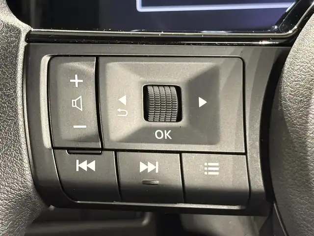 日産 ノート X 愛知県 2023(令5)年 4.3万km ダークメタルグレー 純正９インチナビ　/(FM/AM/フルセグTV/USB/Bluetooth/CarPlay/HDMI)/アラウンドビューモニター　/プロパイロット　/衝突軽減ブレーキ　/ビルトインＥＴＣ２．０　/ワイヤレス充電　/デジタルインナーミラー　/ソナー　/車線逸脱警報　/ハンドル支援/ブラインドスポットモニター　/アクセサリーソケット/ＵＳＢ接続　/ＳＯＳ機能/電動パーキングブレーキ/オートブレーキホールド機能/ISOFIX/純正フロアマット