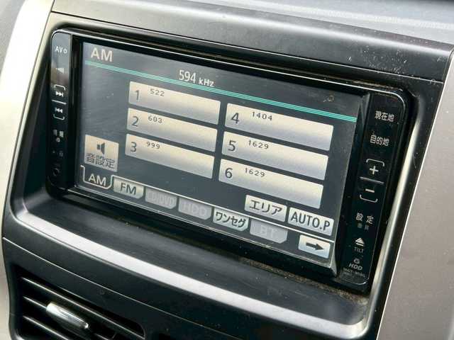 トヨタ ノア Si 岩手県 2009(平21)年 6.7万km シルバーM パドルシフト/MTモード付AT/ウォークスルー/ワンセグナビ/（BT/CD/DVD/SD/HDD/AUX）/バックカメラ/両側パワースライドドア/純正フロアマット