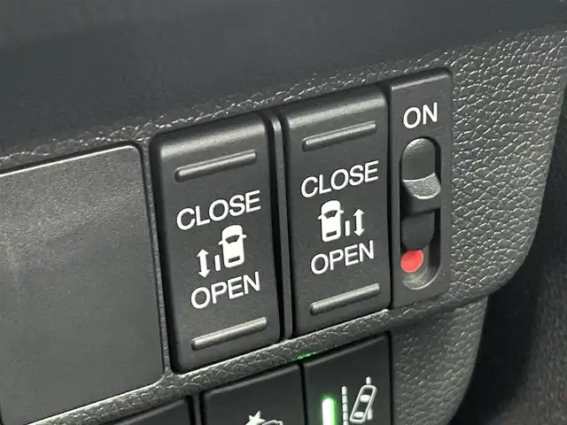 ホンダ フリード ハイブリット G ブラックスタイル 福岡県 2022(令4)年 1.9万km プラチナホワイトパール 純正SDナビ(フルセグTV/CD/BT)/バックカメラ/ホンダセンシング/コーナーセンサー/アダプティブクルーズコントロール/両側パワスラ/ETC/USBポート/シートヒーター/純正15インチアルミホイール/純正フロアマット/純正LEDヘッドライト/スマートキー/プッシュスタート