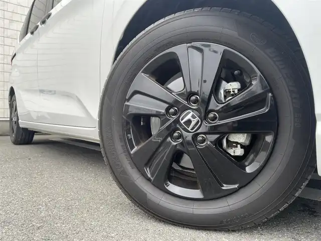 ホンダ フリード ハイブリット G ブラックスタイル 福岡県 2022(令4)年 1.9万km プラチナホワイトパール 純正SDナビ(フルセグTV/CD/BT)/バックカメラ/ホンダセンシング/コーナーセンサー/アダプティブクルーズコントロール/両側パワスラ/ETC/USBポート/シートヒーター/純正15インチアルミホイール/純正フロアマット/純正LEDヘッドライト/スマートキー/プッシュスタート