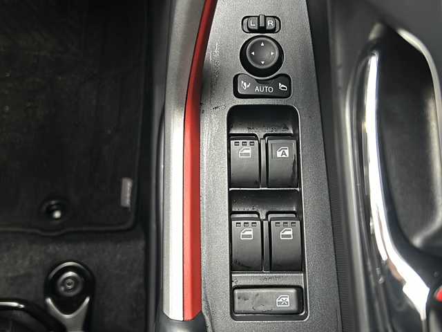 トヨタ ライズ Z 東京都 2020(令2)年 4万km シャイニングホワイトパール 4WD/寒冷地仕様/モデリスタエアロ/純正9インチSDナビ　NSZT-W68T/　(AM.FM.CD.DVD.BT.TV.SD.MSV)/バックカメラ/スマートアシスト/横滑り防止装置/オートライト/クリアランスソナー/アイドリングストップ/アダクティブクルーズコントロール/D/N席シートヒーター/USB入力端子/MTモード付AT/純正アルミホイール/純正フロアマット/純正ドアバイザー/フォグランプ/LEDヘッドライト/スマートキー/プッシュスタート/保証書/取扱説明書