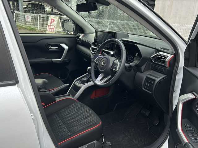 トヨタ ライズ Z 東京都 2020(令2)年 4万km シャイニングホワイトパール 4WD/寒冷地仕様/モデリスタエアロ/純正9インチSDナビ　NSZT-W68T/　(AM.FM.CD.DVD.BT.TV.SD.MSV)/バックカメラ/スマートアシスト/横滑り防止装置/オートライト/クリアランスソナー/アイドリングストップ/アダクティブクルーズコントロール/D/N席シートヒーター/USB入力端子/MTモード付AT/純正アルミホイール/純正フロアマット/純正ドアバイザー/フォグランプ/LEDヘッドライト/スマートキー/プッシュスタート/保証書/取扱説明書