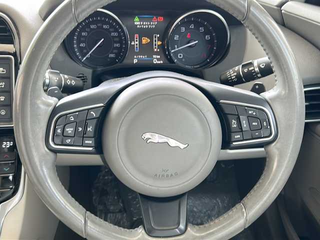 ジャガー ＸＥ XE プレステージ 愛知県 2016(平28)年 4.9万km イタリアンレーシングレッド サンルーフ/MERIDIAN製スピーカー/ベージュレザーシート/純正ナビ/Bluetooth・CD・DVD・AUX/パドルシフト/前席シートヒーター/運転席シートメモリ機能付きパワーシート/前席パワーシート/ＪＡＧＵＡＲ製ヘッドホン/ステアリングスイッチ/革巻きステアリング/AEB(衝突被害軽減ブレーキ)/ASPC(オール・サーフェイス・プログレス・コントロール）/LDW(車線逸脱警報装置）/DSC（横滑り防止）/LIM(リミッター機能）/LEDヘッドライト/ETC/プッシュスタート/純正フロアマット/保証書/取扱説明書/スペアキー