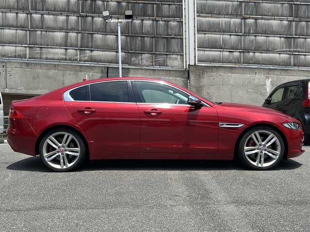 ジャガー ＸＥ XE プレステージ 愛知県 2016(平28)年 4.9万km イタリアンレーシングレッド サンルーフ/MERIDIAN製スピーカー/ベージュレザーシート/純正ナビ/Bluetooth・CD・DVD・AUX/パドルシフト/前席シートヒーター/運転席シートメモリ機能付きパワーシート/前席パワーシート/ＪＡＧＵＡＲ製ヘッドホン/ステアリングスイッチ/革巻きステアリング/AEB(衝突被害軽減ブレーキ)/ASPC(オール・サーフェイス・プログレス・コントロール）/LDW(車線逸脱警報装置）/DSC（横滑り防止）/LIM(リミッター機能）/LEDヘッドライト/ETC/プッシュスタート/純正フロアマット/保証書/取扱説明書/スペアキー