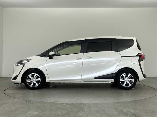 トヨタ シエンタ ハイブリッド G クエロ 兵庫県 2022(令4)年 0.3万km ホワイトパールクリスタルシャイン 純正メーカーナビ/フルセグ/Ｂｌｕｅｔｏｏｔｈ/CD/DVD/前後ドラレコ/ステアリングヒーター/シートヒーター/ハーフレザーシート/両側パワースライドドア/アラウンドビューモニター/クルーズコントロール/オートライト/ＬＥＤライト/オートマチックハイビーム/レーンキープアシスト/スマートキー/プッシュスタート/純正フロアマット/横滑り防止装置/コーナーセンサー