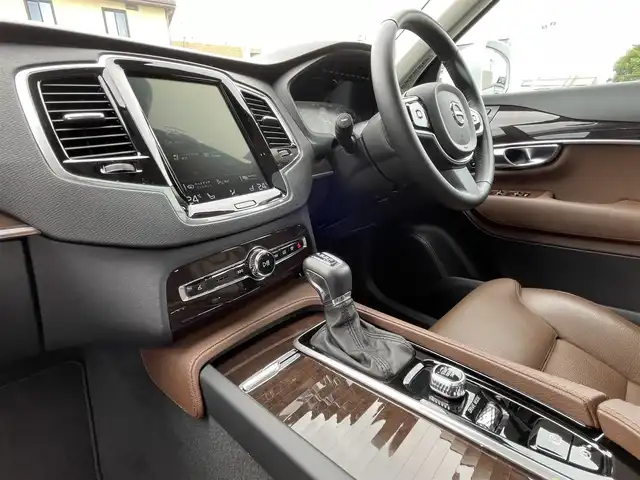 ボルボ ＸＣ９０ T5 AWD ノルディックED 静岡県 2018(平30)年 2.1万km パール ５０台限定モデル/ワンオーナー /専用内装カラーブラウンレザーシート/専用20インチアルミホイール /パノラマサンルーフ/harman/kardonサラウンド/純正ナビフルセグTV Bluetooth CarPlay対応/全方位カメラ/インテリセーフティ衝突軽減ブレーキACCレーンアシストBLIS/パワーバックドア /アンビエントライト /セカンドシートヒーター/ヘッドアップディスプレイ/ダークフレームバーチ・ウッド・パネル/レインセンサー /前後ドライブレコーダー/DSRCETC