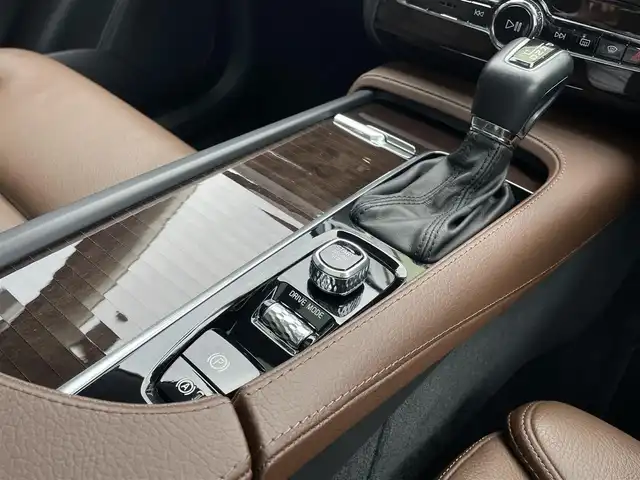 ボルボ ＸＣ９０ T5 AWD ノルディックED 静岡県 2018(平30)年 2.1万km パール ５０台限定モデル/ワンオーナー /専用内装カラーブラウンレザーシート/専用20インチアルミホイール /パノラマサンルーフ/harman/kardonサラウンド/純正ナビフルセグTV Bluetooth CarPlay対応/全方位カメラ/インテリセーフティ衝突軽減ブレーキACCレーンアシストBLIS/パワーバックドア /アンビエントライト /セカンドシートヒーター/ヘッドアップディスプレイ/ダークフレームバーチ・ウッド・パネル/レインセンサー /前後ドライブレコーダー/DSRCETC