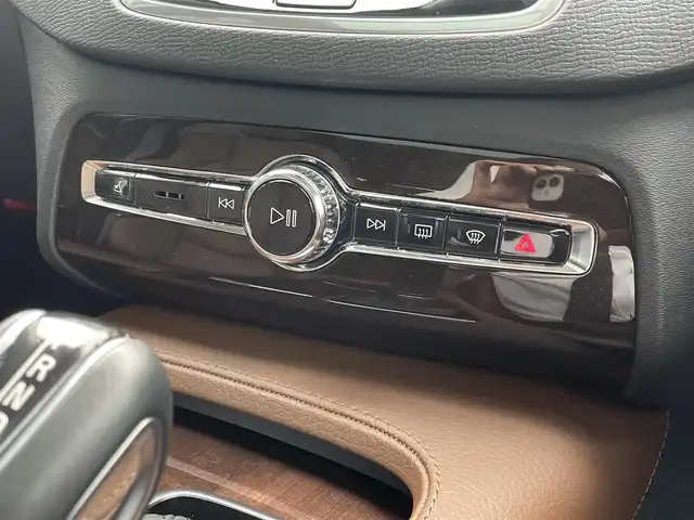 ボルボ ＸＣ９０ T5 AWD ノルディックED 静岡県 2018(平30)年 2.1万km パール ５０台限定モデル/ワンオーナー /専用内装カラーブラウンレザーシート/専用20インチアルミホイール /パノラマサンルーフ/harman/kardonサラウンド/純正ナビフルセグTV Bluetooth CarPlay対応/全方位カメラ/インテリセーフティ衝突軽減ブレーキACCレーンアシストBLIS/パワーバックドア /アンビエントライト /セカンドシートヒーター/ヘッドアップディスプレイ/ダークフレームバーチ・ウッド・パネル/レインセンサー /前後ドライブレコーダー/DSRCETC