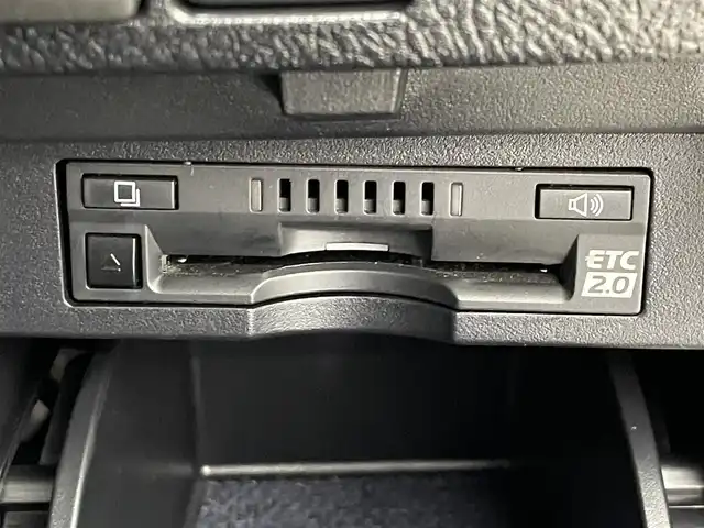 トヨタ アルファードハイブリット SR Cパッケージ 道央・札幌 2020(令2)年 5.1万km ホワイトパールクリスタルシャイン ・４WD/・純正ディスプレイオーディオ/　ナビTVキット/CD/DVDデッキ/・純正フリップダウンモニター/・デジタルインナーミラー/・バックカメラ/・前後ドライブレコーダー/・トヨタセーフティセンス/・プリクラッシュセーフティ/・レーダークルーズコントロール/・レーンキープアシスト/・クリアランスソナー/・オートハイビーム/・BSM/・RSA/・RCTA/・nanoe/・レザーシート/・前席シートヒーター/・前席エア/シートヒーター/・LEDヘッドライト/・フォグライト/・オートライト/・プッシュスタート/・スマートキー/・純正フロアマット/・ドアバイザー