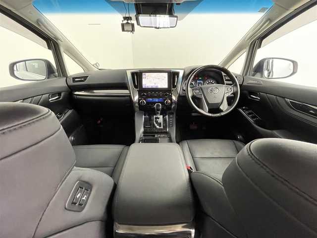 トヨタ アルファードハイブリット SR Cパッケージ 茨城県 2020(令2)年 5.1万km ホワイトパールクリスタルシャイン ・４WD/・純正ディスプレイオーディオ/　ナビTVキット/CD/DVDデッキ/・純正フリップダウンモニター/・デジタルインナーミラー/・バックカメラ/・前後ドライブレコーダー/・トヨタセーフティセンス/・プリクラッシュセーフティ/・レーダークルーズコントロール/・レーンキープアシスト/・クリアランスソナー/・オートハイビーム/・BSM/・RSA/・RCTA/・nanoe/・レザーシート/・前席シートヒーター/・前席エア/シートヒーター/・LEDヘッドライト/・フォグライト/・オートライト/・プッシュスタート/・スマートキー/・純正フロアマット/・ドアバイザー