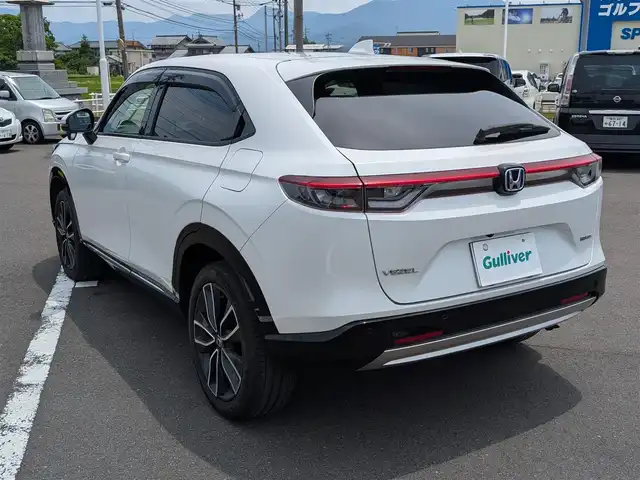 ホンダ ヴェゼル ハイブリッド e:HEV Z 福井県 2021(令3)年 6.1万km プラチナホワイトパール ワンオーナー車/純正18インチAW/バックカメラ/全方位ドライブレコーダー/ワイヤレス充電/パドルシフト/ステアリングヒーター/SOSボタン/電動リアゲート/アダプティブクルーズコントロール/前後コーナーセンサー/クリアランスソナー/純正9インチプレミアムインターナビ/フルセグテレビ/ETC/衝突被害軽減システム/前席シートヒーター/レーンキープアシスト/横滑り防止装置/盗難防止装置/スマートキー