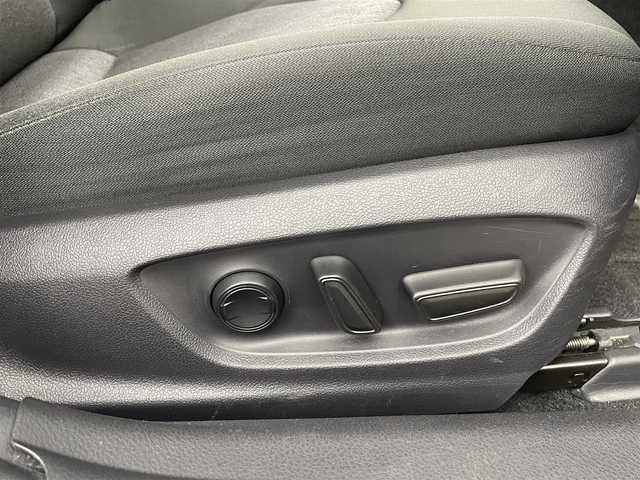 トヨタ カムリ G 埼玉県 2020(令2)年 6.6万km プラチナホワイトパールマイカ 純正7型ナビ/・AM/FM/USB/Bluetooth/miracast)/バックカメラ/Toyota Safety Sense/・プリクラッシュセーフティシステム/・レーンディパーチャーアラート(ステアリング制御機能付)/・オートマチックハイビーム/・レーダークルーズコントロール(全車速追従機能付)/インテリジェントクリアランスソナー(パーキングサポートブレーキ)/LEDヘッドランプ/LEDフォグランプ/ビルトインETC/電動リアゲート/パワーシート席/社外ドラレコ前後