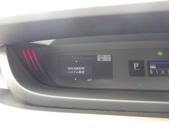 ホンダ フリード クロスター ホンダセンシング 千葉県 2020(令2)年 1.7万km シルバーミストグリーンM ホンダセンシング/・衝突軽減ブレーキ（CMBS）/・車線維持支援システム（LKAS）/・アダプティブクルーズコントロール（ACC）/・後方誤発進抑制機能/・誤発進抑制機能/両側パワースライドドア/ハーフレザーシートB/前席シートヒーター/９インチ純正メモリーナビ/地デジTV/【DVD/CD再生機能　Bluetooth接続】/バックカメラ/ドライブレコーダー（前後撮影）/革巻きステアリング/ステアリングスイッチ/ETC/LEDヘッドライト/ウインカーミラー/リアコーナーセンサー/純正15インチアルミホイル/サイド/カーテンエアバッグ/Honda スマートキー