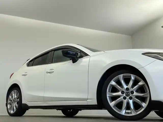 マツダ アクセラ スポーツ 15S 新潟県 2015(平27)年 9.7万km スノーフレイクホワイトパールマイカ マツダコネクトナビ/　フルセグTV/Bluetooth/CD/DVD/USB/マツダスピードエアロ/リアビークルモニタリングシステム/衝突被害軽減ブレーキ/クルーズコントロール/ドライブレコーダー/バックモニター/ETC/アイドリングストップ/横滑り防止装置/ステアリングスイッチ/レザーステアリング/社外AWセット冬タイヤ積込