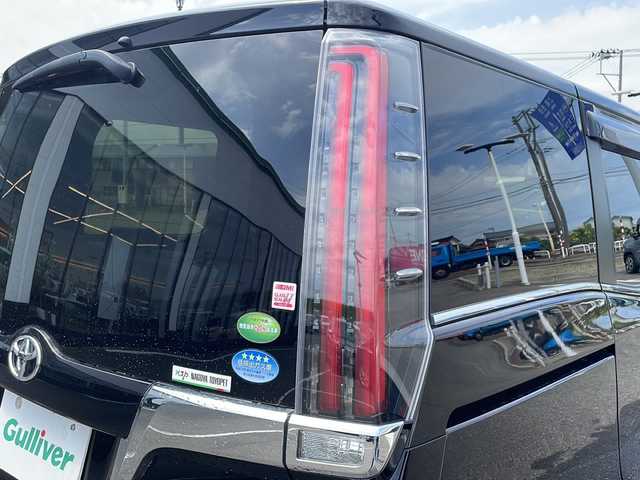 トヨタ エスクァイア Gi 新潟県 2019(令1)年 8.4万km ブラック １０インチ純正SDナビ/フルセグ/バックカメラ/フリップダウンモニター/クルーズコントロール/レーンキープ/クリアランスソナー/両側パワースライドドア/ビルトインETC/シートヒーター/ドアバイザー/ＬＥＤヘッドライト/プッシュスタート/純正フロアマット/純正アルミホイール