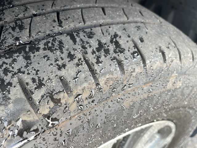 トヨタ エスクァイア Gi 新潟県 2019(令1)年 8.4万km ブラック １０インチ純正SDナビ/フルセグ/バックカメラ/フリップダウンモニター/クルーズコントロール/レーンキープ/クリアランスソナー/両側パワースライドドア/ビルトインETC/シートヒーター/ドアバイザー/ＬＥＤヘッドライト/プッシュスタート/純正フロアマット/純正アルミホイール