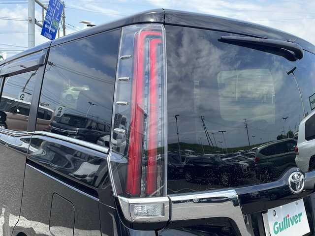 トヨタ エスクァイア Gi 新潟県 2019(令1)年 8.4万km ブラック １０インチ純正SDナビ/フルセグ/バックカメラ/フリップダウンモニター/クルーズコントロール/レーンキープ/クリアランスソナー/両側パワースライドドア/ビルトインETC/シートヒーター/ドアバイザー/ＬＥＤヘッドライト/プッシュスタート/純正フロアマット/純正アルミホイール
