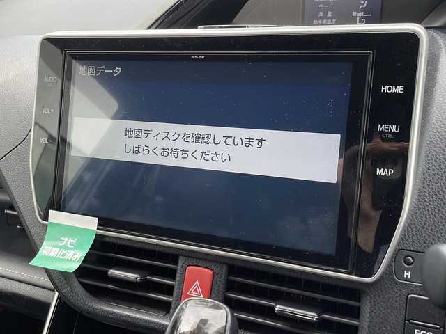 トヨタ エスクァイア Gi 新潟県 2019(令1)年 8.4万km ブラック １０インチ純正SDナビ/フルセグ/バックカメラ/フリップダウンモニター/クルーズコントロール/レーンキープ/クリアランスソナー/両側パワースライドドア/ビルトインETC/シートヒーター/ドアバイザー/ＬＥＤヘッドライト/プッシュスタート/純正フロアマット/純正アルミホイール