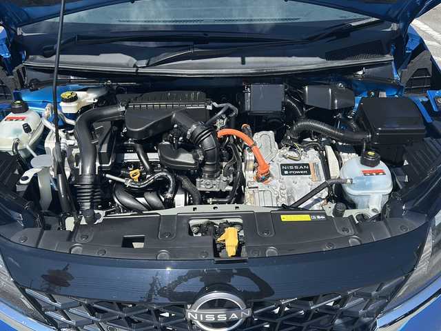 日産 ノート X 沖縄県 2021(令3)年 2.7万km ビビットブルー / スーパーブラック 2トーン 社外ディスプレイオーディオ（Bluetooth・CD）/ETC/コーナーセンサー/オートライト/ステアリングスイッチ/衝突軽減システム/スマートキー/オートエアコン