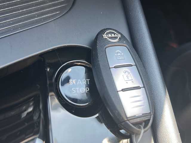 日産 ノート X 沖縄県 2021(令3)年 2.7万km ビビットブルー / スーパーブラック 2トーン 社外ディスプレイオーディオ（Bluetooth・CD）/ETC/コーナーセンサー/オートライト/ステアリングスイッチ/衝突軽減システム/スマートキー/オートエアコン