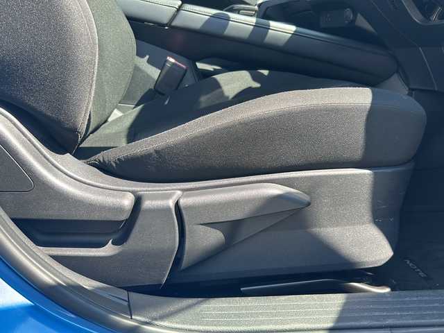日産 ノート X 沖縄県 2021(令3)年 2.7万km ビビットブルー / スーパーブラック 2トーン 社外ディスプレイオーディオ（Bluetooth・CD）/ETC/コーナーセンサー/オートライト/ステアリングスイッチ/衝突軽減システム/スマートキー/オートエアコン