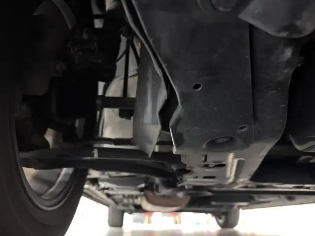 日産 セレナ ハイウェイスター 三重県 2017(平29)年 7.6万km ブリリアントホワイトパール S-HYBRID/FF/インパネCVT/純正 9インチナビ MM516D-L/（iPod/SD/FM/AM/TV/WALKMAN/USB/Bluetooth/CD/DVD/Blu-ray/MUSIC STOCKER/HDMI/VTR/AUX）/・純正 11インチ後席モニター/インテリジェント アラウンドビューモニター（移動物検知機能付）*1/両側 ハンズフリーオートスライドドア/ドライブレコーダー 前後/ビルトイン ETC/安全/【OP】セーフティパックB*/●プロパイロット/●踏み間違い衝突防止アシスト/●インテリジェント パーキングアシスト/●標識検知機能/●フロント & バックソナー/●インテリジェント LI（車線逸脱防止支援）/・インテリジェント DA（ふらつき警報）/・LDW（車線逸脱警報）/・エマージェンシーブレーキ/など/装備/・インテリジェント ルームミラー*/・前後独立オートエアコン/・オートライト/・【OP】LEDヘッドライト/・フロントフォグライト/・電動パーキングブレーキ＋ブレーキホールド*1/・ヒーター付ドアミラー*1/・ステアリングスイッチ*1/・純正16inAW/・保/取/ナビ取/・スマートキーx2/など/*1…セーフティパックBの装備