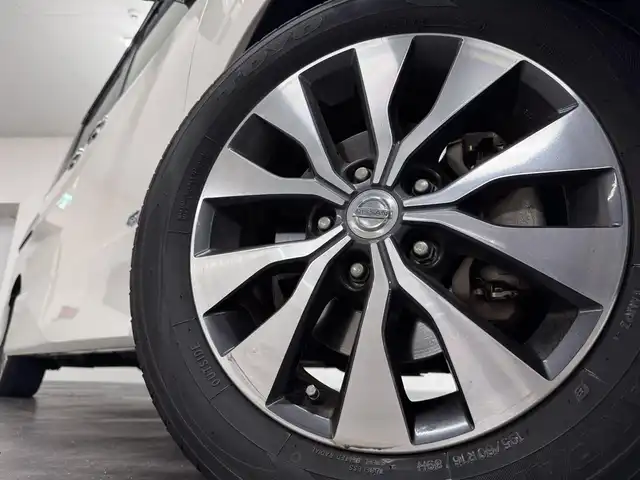 日産 セレナ ハイウェイスター 三重県 2017(平29)年 7.6万km ブリリアントホワイトパール S-HYBRID/FF/インパネCVT/純正 9インチナビ MM516D-L/（iPod/SD/FM/AM/TV/WALKMAN/USB/Bluetooth/CD/DVD/Blu-ray/MUSIC STOCKER/HDMI/VTR/AUX）/・純正 11インチ後席モニター/インテリジェント アラウンドビューモニター（移動物検知機能付）*1/両側 ハンズフリーオートスライドドア/ドライブレコーダー 前後/ビルトイン ETC/安全/【OP】セーフティパックB*/●プロパイロット/●踏み間違い衝突防止アシスト/●インテリジェント パーキングアシスト/●標識検知機能/●フロント & バックソナー/●インテリジェント LI（車線逸脱防止支援）/・インテリジェント DA（ふらつき警報）/・LDW（車線逸脱警報）/・エマージェンシーブレーキ/など/装備/・インテリジェント ルームミラー*/・前後独立オートエアコン/・オートライト/・【OP】LEDヘッドライト/・フロントフォグライト/・電動パーキングブレーキ＋ブレーキホールド*1/・ヒーター付ドアミラー*1/・ステアリングスイッチ*1/・純正16inAW/・保/取/ナビ取/・スマートキーx2/など/*1…セーフティパックBの装備