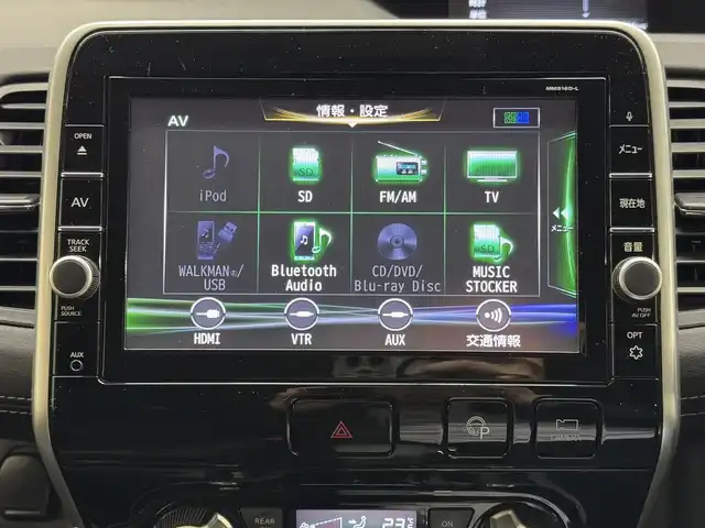 日産 セレナ ハイウェイスター 三重県 2017(平29)年 7.6万km ブリリアントホワイトパール S-HYBRID/FF/インパネCVT/純正 9インチナビ MM516D-L/（iPod/SD/FM/AM/TV/WALKMAN/USB/Bluetooth/CD/DVD/Blu-ray/MUSIC STOCKER/HDMI/VTR/AUX）/・純正 11インチ後席モニター/インテリジェント アラウンドビューモニター（移動物検知機能付）*1/両側 ハンズフリーオートスライドドア/ドライブレコーダー 前後/ビルトイン ETC/安全/【OP】セーフティパックB*/●プロパイロット/●踏み間違い衝突防止アシスト/●インテリジェント パーキングアシスト/●標識検知機能/●フロント & バックソナー/●インテリジェント LI（車線逸脱防止支援）/・インテリジェント DA（ふらつき警報）/・LDW（車線逸脱警報）/・エマージェンシーブレーキ/など/装備/・インテリジェント ルームミラー*/・前後独立オートエアコン/・オートライト/・【OP】LEDヘッドライト/・フロントフォグライト/・電動パーキングブレーキ＋ブレーキホールド*1/・ヒーター付ドアミラー*1/・ステアリングスイッチ*1/・純正16inAW/・保/取/ナビ取/・スマートキーx2/など/*1…セーフティパックBの装備
