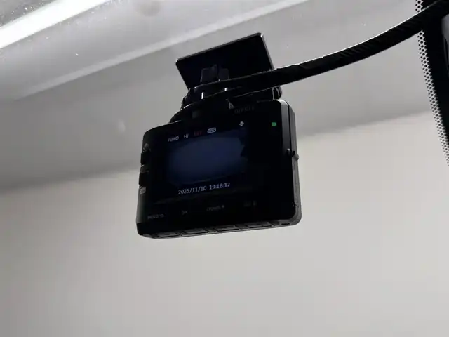 日産 セレナ ハイウェイスター 三重県 2017(平29)年 7.6万km ブリリアントホワイトパール S-HYBRID/FF/インパネCVT/純正 9インチナビ MM516D-L/（iPod/SD/FM/AM/TV/WALKMAN/USB/Bluetooth/CD/DVD/Blu-ray/MUSIC STOCKER/HDMI/VTR/AUX）/・純正 11インチ後席モニター/インテリジェント アラウンドビューモニター（移動物検知機能付）*1/両側 ハンズフリーオートスライドドア/ドライブレコーダー 前後/ビルトイン ETC/安全/【OP】セーフティパックB*/●プロパイロット/●踏み間違い衝突防止アシスト/●インテリジェント パーキングアシスト/●標識検知機能/●フロント & バックソナー/●インテリジェント LI（車線逸脱防止支援）/・インテリジェント DA（ふらつき警報）/・LDW（車線逸脱警報）/・エマージェンシーブレーキ/など/装備/・インテリジェント ルームミラー*/・前後独立オートエアコン/・オートライト/・【OP】LEDヘッドライト/・フロントフォグライト/・電動パーキングブレーキ＋ブレーキホールド*1/・ヒーター付ドアミラー*1/・ステアリングスイッチ*1/・純正16inAW/・保/取/ナビ取/・スマートキーx2/など/*1…セーフティパックBの装備