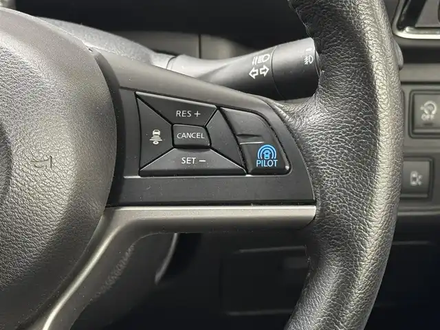 日産 セレナ ハイウェイスター 三重県 2017(平29)年 7.6万km ブリリアントホワイトパール S-HYBRID/FF/インパネCVT/純正 9インチナビ MM516D-L/（iPod/SD/FM/AM/TV/WALKMAN/USB/Bluetooth/CD/DVD/Blu-ray/MUSIC STOCKER/HDMI/VTR/AUX）/・純正 11インチ後席モニター/インテリジェント アラウンドビューモニター（移動物検知機能付）*1/両側 ハンズフリーオートスライドドア/ドライブレコーダー 前後/ビルトイン ETC/安全/【OP】セーフティパックB*/●プロパイロット/●踏み間違い衝突防止アシスト/●インテリジェント パーキングアシスト/●標識検知機能/●フロント & バックソナー/●インテリジェント LI（車線逸脱防止支援）/・インテリジェント DA（ふらつき警報）/・LDW（車線逸脱警報）/・エマージェンシーブレーキ/など/装備/・インテリジェント ルームミラー*/・前後独立オートエアコン/・オートライト/・【OP】LEDヘッドライト/・フロントフォグライト/・電動パーキングブレーキ＋ブレーキホールド*1/・ヒーター付ドアミラー*1/・ステアリングスイッチ*1/・純正16inAW/・保/取/ナビ取/・スマートキーx2/など/*1…セーフティパックBの装備