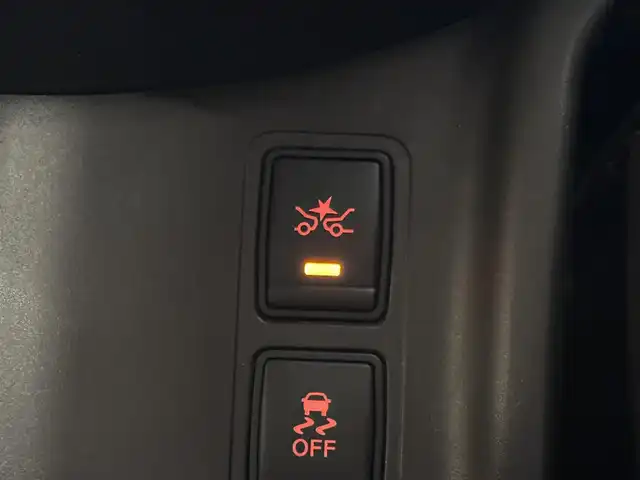 日産 セレナ ハイウェイスター 三重県 2017(平29)年 7.6万km ブリリアントホワイトパール S-HYBRID/FF/インパネCVT/純正 9インチナビ MM516D-L/（iPod/SD/FM/AM/TV/WALKMAN/USB/Bluetooth/CD/DVD/Blu-ray/MUSIC STOCKER/HDMI/VTR/AUX）/・純正 11インチ後席モニター/インテリジェント アラウンドビューモニター（移動物検知機能付）*1/両側 ハンズフリーオートスライドドア/ドライブレコーダー 前後/ビルトイン ETC/安全/【OP】セーフティパックB*/●プロパイロット/●踏み間違い衝突防止アシスト/●インテリジェント パーキングアシスト/●標識検知機能/●フロント & バックソナー/●インテリジェント LI（車線逸脱防止支援）/・インテリジェント DA（ふらつき警報）/・LDW（車線逸脱警報）/・エマージェンシーブレーキ/など/装備/・インテリジェント ルームミラー*/・前後独立オートエアコン/・オートライト/・【OP】LEDヘッドライト/・フロントフォグライト/・電動パーキングブレーキ＋ブレーキホールド*1/・ヒーター付ドアミラー*1/・ステアリングスイッチ*1/・純正16inAW/・保/取/ナビ取/・スマートキーx2/など/*1…セーフティパックBの装備