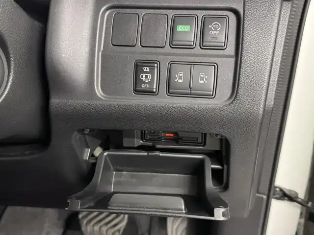 日産 セレナ ハイウェイスター 三重県 2017(平29)年 7.6万km ブリリアントホワイトパール S-HYBRID/FF/インパネCVT/純正 9インチナビ MM516D-L/（iPod/SD/FM/AM/TV/WALKMAN/USB/Bluetooth/CD/DVD/Blu-ray/MUSIC STOCKER/HDMI/VTR/AUX）/・純正 11インチ後席モニター/インテリジェント アラウンドビューモニター（移動物検知機能付）*1/両側 ハンズフリーオートスライドドア/ドライブレコーダー 前後/ビルトイン ETC/安全/【OP】セーフティパックB*/●プロパイロット/●踏み間違い衝突防止アシスト/●インテリジェント パーキングアシスト/●標識検知機能/●フロント & バックソナー/●インテリジェント LI（車線逸脱防止支援）/・インテリジェント DA（ふらつき警報）/・LDW（車線逸脱警報）/・エマージェンシーブレーキ/など/装備/・インテリジェント ルームミラー*/・前後独立オートエアコン/・オートライト/・【OP】LEDヘッドライト/・フロントフォグライト/・電動パーキングブレーキ＋ブレーキホールド*1/・ヒーター付ドアミラー*1/・ステアリングスイッチ*1/・純正16inAW/・保/取/ナビ取/・スマートキーx2/など/*1…セーフティパックBの装備