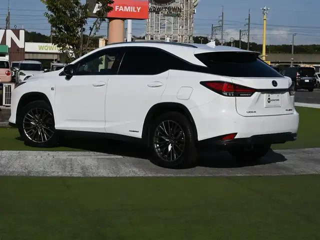 レクサス ＲＸ 450h Fスポーツ 千葉県 2020(令2)年 4.9万km ホワイトノーヴァガラスフレーク Lexus Safety System+/・プリクラッシュセーフティ/・レーンディパーチャーアラート/・オートハイビーム/・レーダークルーズコントロール/・ブラインドスポットモニター/・RCTA（リヤクロストラフィックアラート）/ムーンルーフ/ヘッドアップディスプレイ/ブラックレザーシート/前席パワーシート/エアシート/シートヒーター/リア電動リクライニングシート/置くだけ充電/純正SDナビ/地デジTV/【DVD/CD再生機能　Bluetooth接続】/パノラミックビューモニター/リバース連動ドアミラー（左/右）/ドライブレコーダー（前後撮影）/革巻きステアリング/ステアリングヒーター/ステアリングスイッチ/パドルシフト/ETC（2.0）/3眼LEDヘッドライト/フォグライト/ウインカーミラー/クリアランスソナー/純正20インチアルミホイル/サイド/カーテンエアバッグ/スマートキー