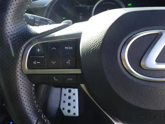 レクサス ＲＸ 450h Fスポーツ 千葉県 2020(令2)年 4.9万km ホワイトノーヴァガラスフレーク Lexus Safety System+/・プリクラッシュセーフティ/・レーンディパーチャーアラート/・オートハイビーム/・レーダークルーズコントロール/・ブラインドスポットモニター/・RCTA（リヤクロストラフィックアラート）/ムーンルーフ/ヘッドアップディスプレイ/ブラックレザーシート/前席パワーシート/エアシート/シートヒーター/リア電動リクライニングシート/置くだけ充電/純正SDナビ/地デジTV/【DVD/CD再生機能　Bluetooth接続】/パノラミックビューモニター/リバース連動ドアミラー（左/右）/ドライブレコーダー（前後撮影）/革巻きステアリング/ステアリングヒーター/ステアリングスイッチ/パドルシフト/ETC（2.0）/3眼LEDヘッドライト/フォグライト/ウインカーミラー/クリアランスソナー/純正20インチアルミホイル/サイド/カーテンエアバッグ/スマートキー