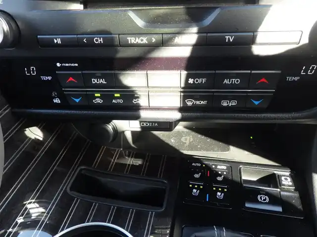 レクサス ＲＸ 450h Fスポーツ 千葉県 2020(令2)年 4.9万km ホワイトノーヴァガラスフレーク Lexus Safety System+/・プリクラッシュセーフティ/・レーンディパーチャーアラート/・オートハイビーム/・レーダークルーズコントロール/・ブラインドスポットモニター/・RCTA（リヤクロストラフィックアラート）/ムーンルーフ/ヘッドアップディスプレイ/ブラックレザーシート/前席パワーシート/エアシート/シートヒーター/リア電動リクライニングシート/置くだけ充電/純正SDナビ/地デジTV/【DVD/CD再生機能　Bluetooth接続】/パノラミックビューモニター/リバース連動ドアミラー（左/右）/ドライブレコーダー（前後撮影）/革巻きステアリング/ステアリングヒーター/ステアリングスイッチ/パドルシフト/ETC（2.0）/3眼LEDヘッドライト/フォグライト/ウインカーミラー/クリアランスソナー/純正20インチアルミホイル/サイド/カーテンエアバッグ/スマートキー