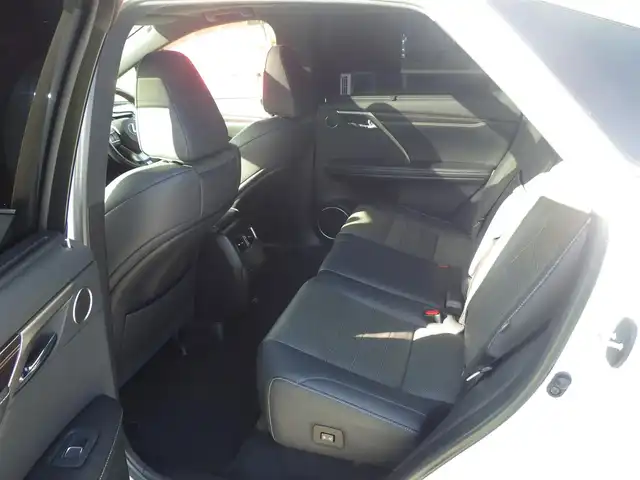 レクサス ＲＸ 450h Fスポーツ 千葉県 2020(令2)年 4.9万km ホワイトノーヴァガラスフレーク Lexus Safety System+/・プリクラッシュセーフティ/・レーンディパーチャーアラート/・オートハイビーム/・レーダークルーズコントロール/・ブラインドスポットモニター/・RCTA（リヤクロストラフィックアラート）/ムーンルーフ/ヘッドアップディスプレイ/ブラックレザーシート/前席パワーシート/エアシート/シートヒーター/リア電動リクライニングシート/置くだけ充電/純正SDナビ/地デジTV/【DVD/CD再生機能　Bluetooth接続】/パノラミックビューモニター/リバース連動ドアミラー（左/右）/ドライブレコーダー（前後撮影）/革巻きステアリング/ステアリングヒーター/ステアリングスイッチ/パドルシフト/ETC（2.0）/3眼LEDヘッドライト/フォグライト/ウインカーミラー/クリアランスソナー/純正20インチアルミホイル/サイド/カーテンエアバッグ/スマートキー