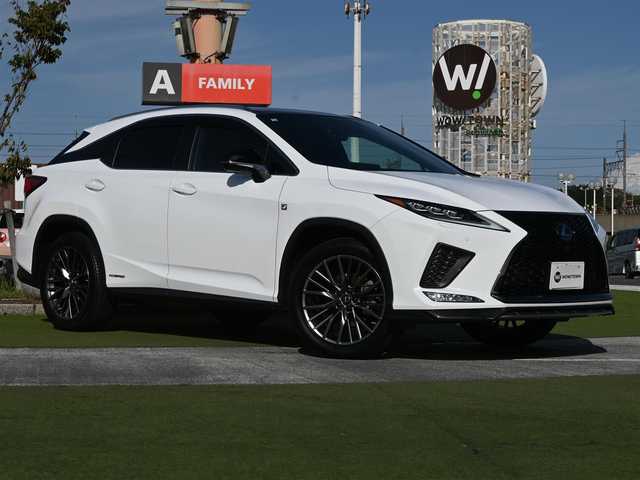 レクサス ＲＸ 450h Fスポーツ 千葉県 2020(令2)年 4.9万km ホワイトノーヴァガラスフレーク Lexus Safety System+/・プリクラッシュセーフティ/・レーンディパーチャーアラート/・オートハイビーム/・レーダークルーズコントロール/・ブラインドスポットモニター/・RCTA（リヤクロストラフィックアラート）/ムーンルーフ/ヘッドアップディスプレイ/ブラックレザーシート/前席パワーシート/エアシート/シートヒーター/リア電動リクライニングシート/置くだけ充電/純正SDナビ/地デジTV/【DVD/CD再生機能　Bluetooth接続】/パノラミックビューモニター/リバース連動ドアミラー（左/右）/ドライブレコーダー（前後撮影）/革巻きステアリング/ステアリングヒーター/ステアリングスイッチ/パドルシフト/ETC（2.0）/3眼LEDヘッドライト/フォグライト/ウインカーミラー/クリアランスソナー/純正20インチアルミホイル/サイド/カーテンエアバッグ/スマートキー