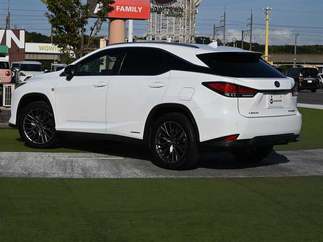 レクサス ＲＸ 450h Fスポーツ 千葉県 2020(令2)年 4.9万km ホワイトノーヴァガラスフレーク Lexus Safety System+/・プリクラッシュセーフティ/・レーンディパーチャーアラート/・オートハイビーム/・レーダークルーズコントロール/・ブラインドスポットモニター/・RCTA（リヤクロストラフィックアラート）/ムーンルーフ/ヘッドアップディスプレイ/ブラックレザーシート/前席パワーシート/エアシート/シートヒーター/リア電動リクライニングシート/置くだけ充電/純正SDナビ/地デジTV/【DVD/CD再生機能　Bluetooth接続】/パノラミックビューモニター/リバース連動ドアミラー（左/右）/ドライブレコーダー（前後撮影）/革巻きステアリング/ステアリングヒーター/ステアリングスイッチ/パドルシフト/ETC（2.0）/3眼LEDヘッドライト/フォグライト/ウインカーミラー/クリアランスソナー/純正20インチアルミホイル/サイド/カーテンエアバッグ/スマートキー