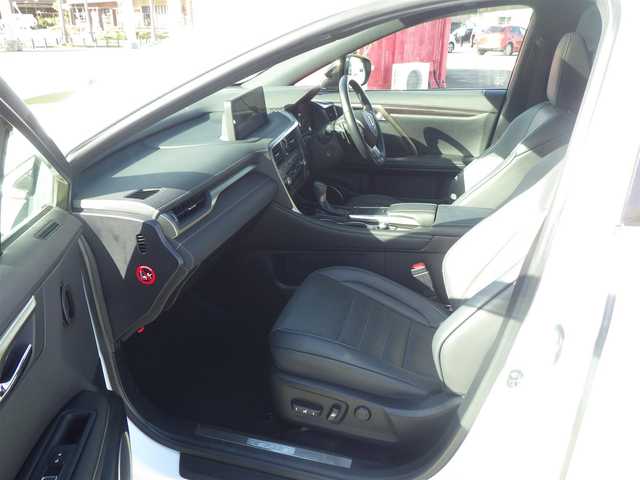 レクサス ＲＸ 450h Fスポーツ 千葉県 2020(令2)年 4.9万km ホワイトノーヴァガラスフレーク Lexus Safety System+/・プリクラッシュセーフティ/・レーンディパーチャーアラート/・オートハイビーム/・レーダークルーズコントロール/・ブラインドスポットモニター/・RCTA（リヤクロストラフィックアラート）/ムーンルーフ/ヘッドアップディスプレイ/ブラックレザーシート/前席パワーシート/エアシート/シートヒーター/リア電動リクライニングシート/置くだけ充電/純正SDナビ/地デジTV/【DVD/CD再生機能　Bluetooth接続】/パノラミックビューモニター/リバース連動ドアミラー（左/右）/ドライブレコーダー（前後撮影）/革巻きステアリング/ステアリングヒーター/ステアリングスイッチ/パドルシフト/ETC（2.0）/3眼LEDヘッドライト/フォグライト/ウインカーミラー/クリアランスソナー/純正20インチアルミホイル/サイド/カーテンエアバッグ/スマートキー