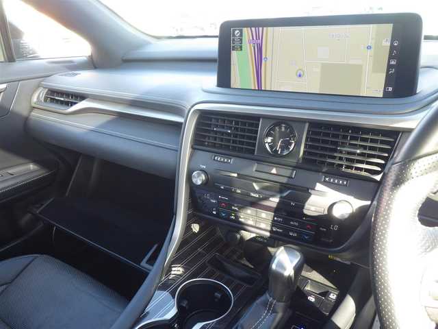 レクサス ＲＸ 450h Fスポーツ 千葉県 2020(令2)年 4.9万km ホワイトノーヴァガラスフレーク Lexus Safety System+/・プリクラッシュセーフティ/・レーンディパーチャーアラート/・オートハイビーム/・レーダークルーズコントロール/・ブラインドスポットモニター/・RCTA（リヤクロストラフィックアラート）/ムーンルーフ/ヘッドアップディスプレイ/ブラックレザーシート/前席パワーシート/エアシート/シートヒーター/リア電動リクライニングシート/置くだけ充電/純正SDナビ/地デジTV/【DVD/CD再生機能　Bluetooth接続】/パノラミックビューモニター/リバース連動ドアミラー（左/右）/ドライブレコーダー（前後撮影）/革巻きステアリング/ステアリングヒーター/ステアリングスイッチ/パドルシフト/ETC（2.0）/3眼LEDヘッドライト/フォグライト/ウインカーミラー/クリアランスソナー/純正20インチアルミホイル/サイド/カーテンエアバッグ/スマートキー